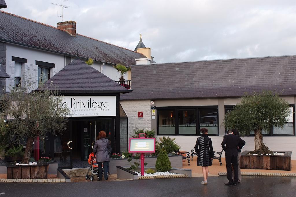 Le Privilege Châteaubourg Buitenkant foto